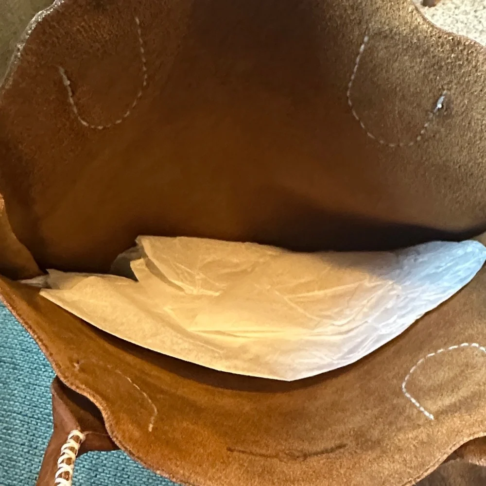 Elegant Brown Leather Tote - Picture 8 of 11